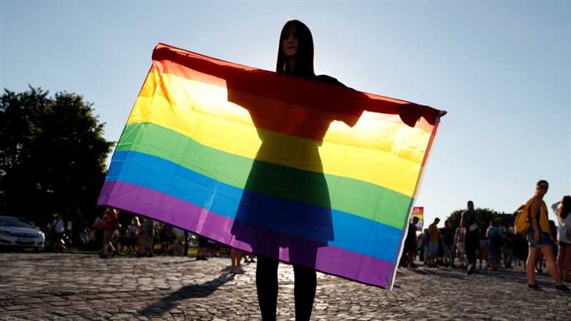 Роскомнадзор привлекает жителей в борьбе с ЛГБТ-сообществом